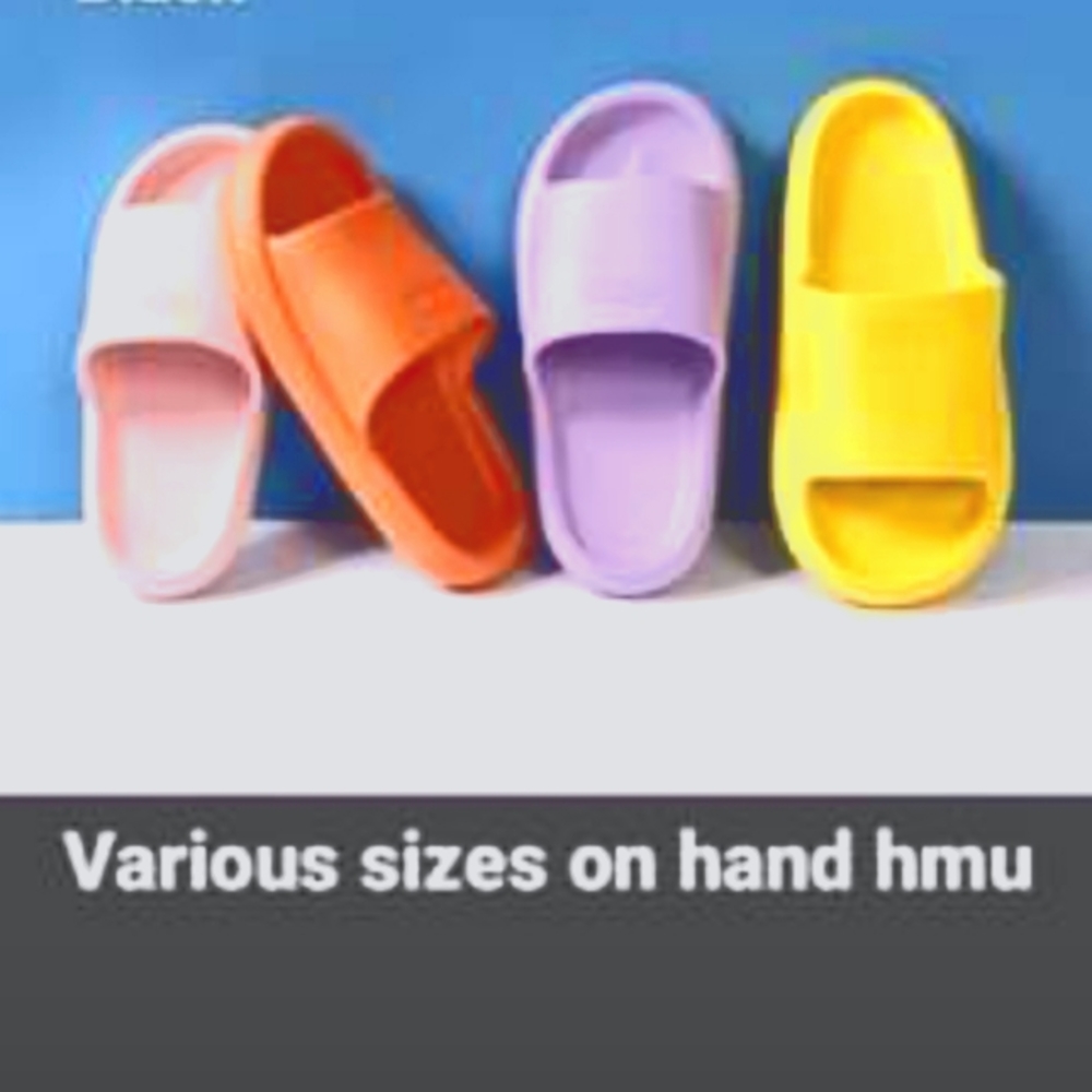 Slides/Slippers